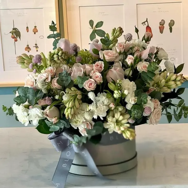 ARRANJO EM CAIXA G MIX DE FLORES