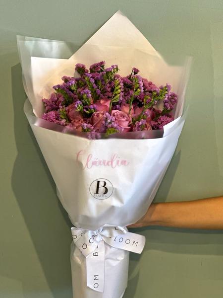 BOUQUET PERSONALIZADO COM MIX DE FLORES TONS ROSAS