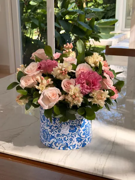 CAIXA ESTAMPADA COM MIX DE FLORES ROSA CLARO