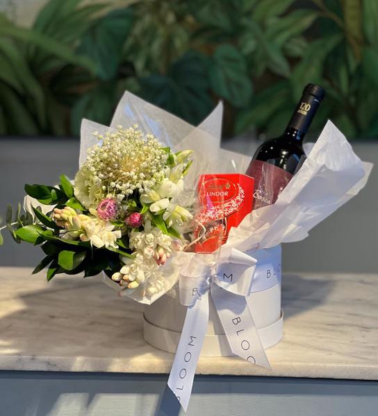 Buquê de Rosas com Vinho e Chocolate